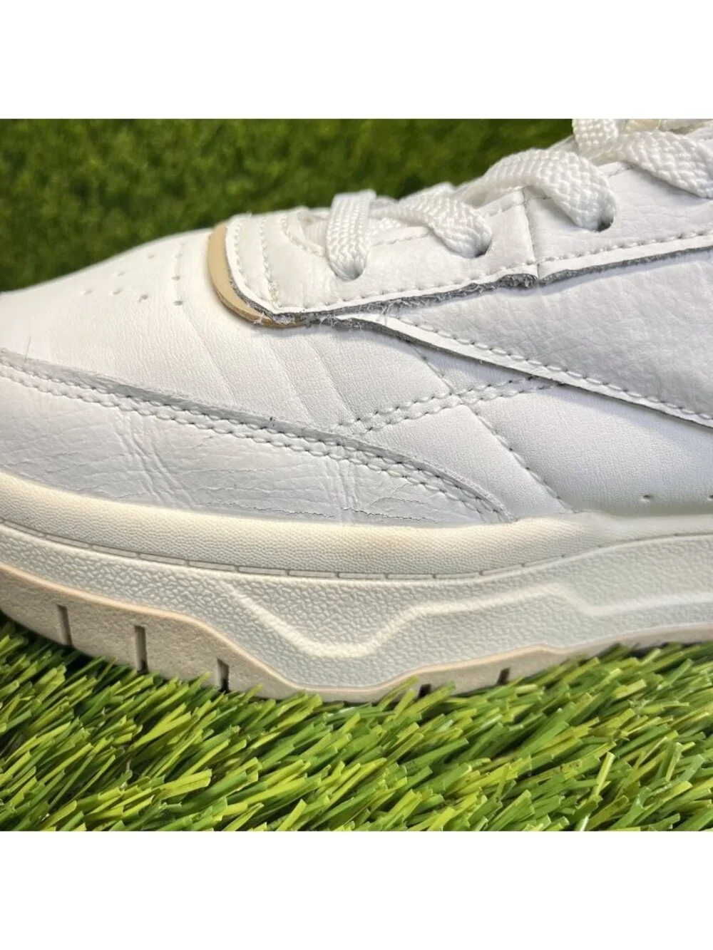 Reebok Tech T Geo Womens Size 8 White Green Athletic Basketball Shoes Sneakers